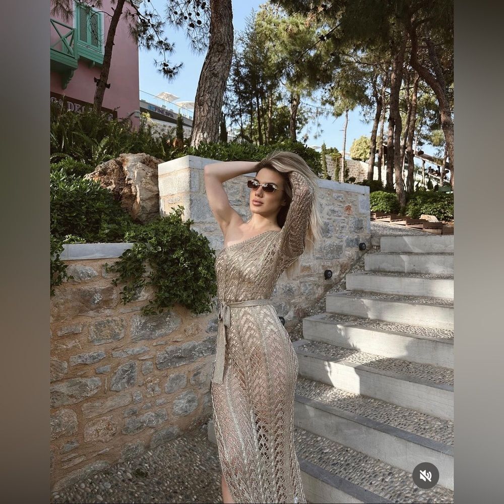 Boohoo Women’s One Shoulder Long Sleeve Gold Crochet Maxi Dress NWT